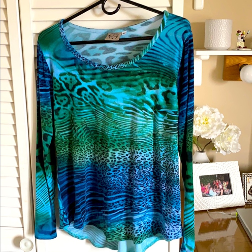 Casual long sleeve top